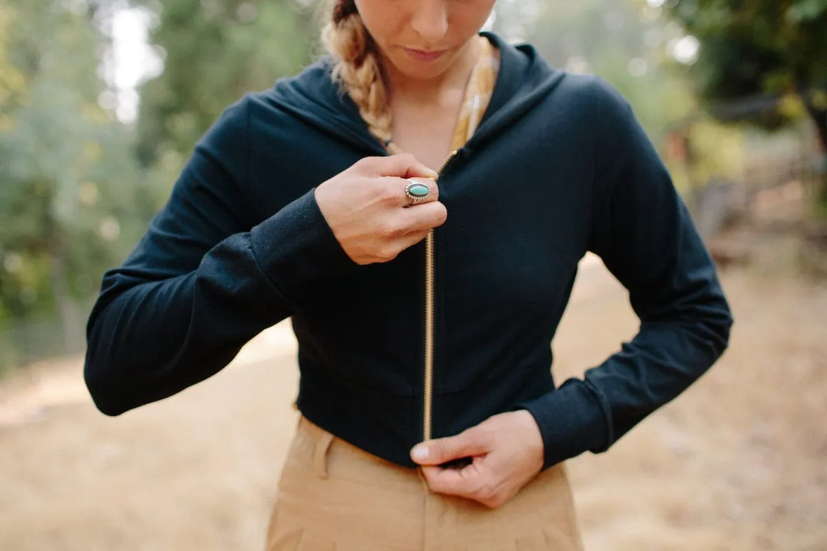 Cropped Hoodie In Black