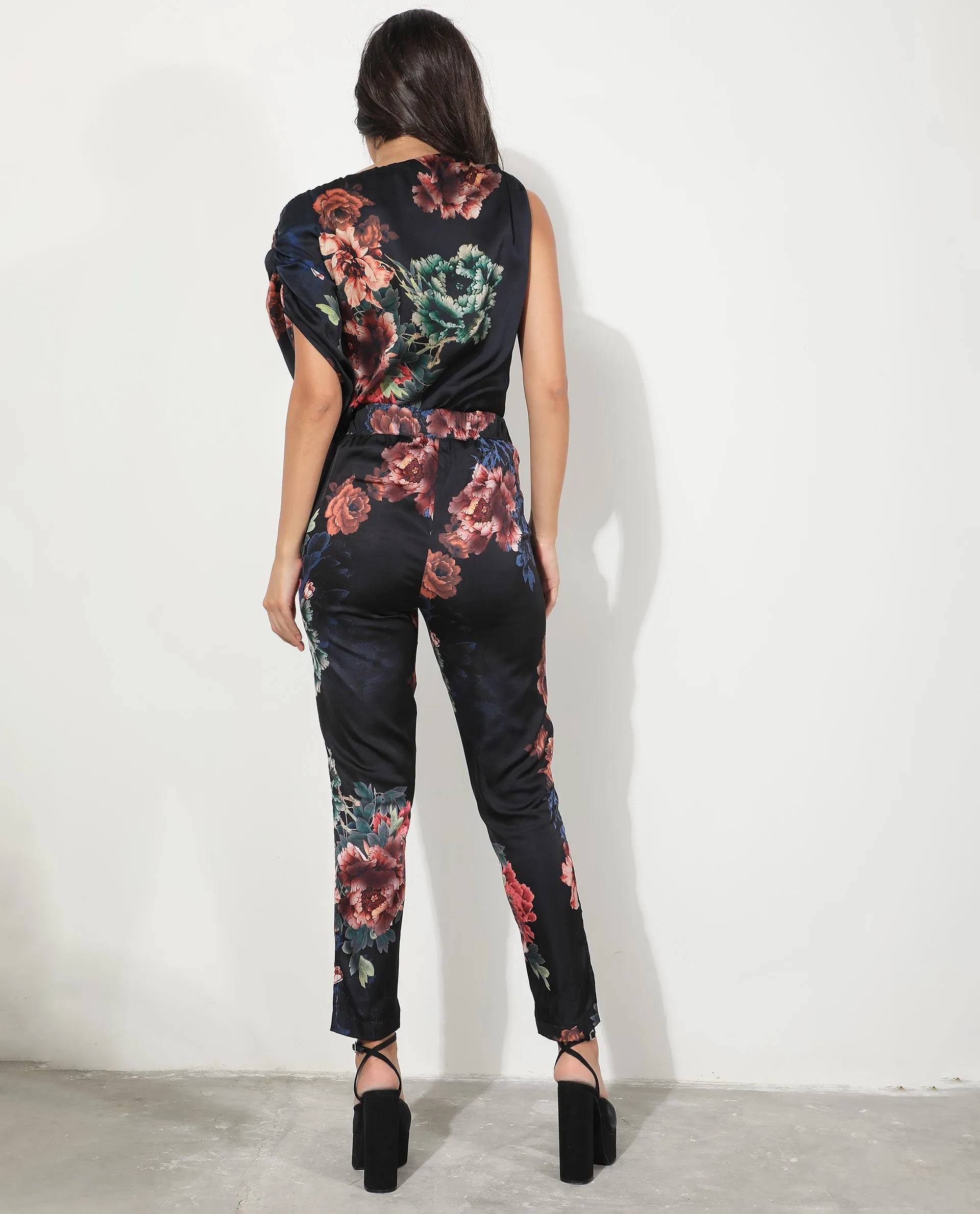 Rareism Women Wingadium Black Modal Fabric Regular Fit Floral Print Ankle Length Trousers